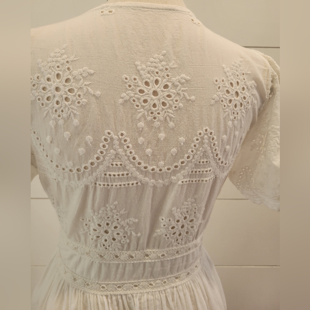 Elegant White Lace Maxi Dress - Picture 4 of 8